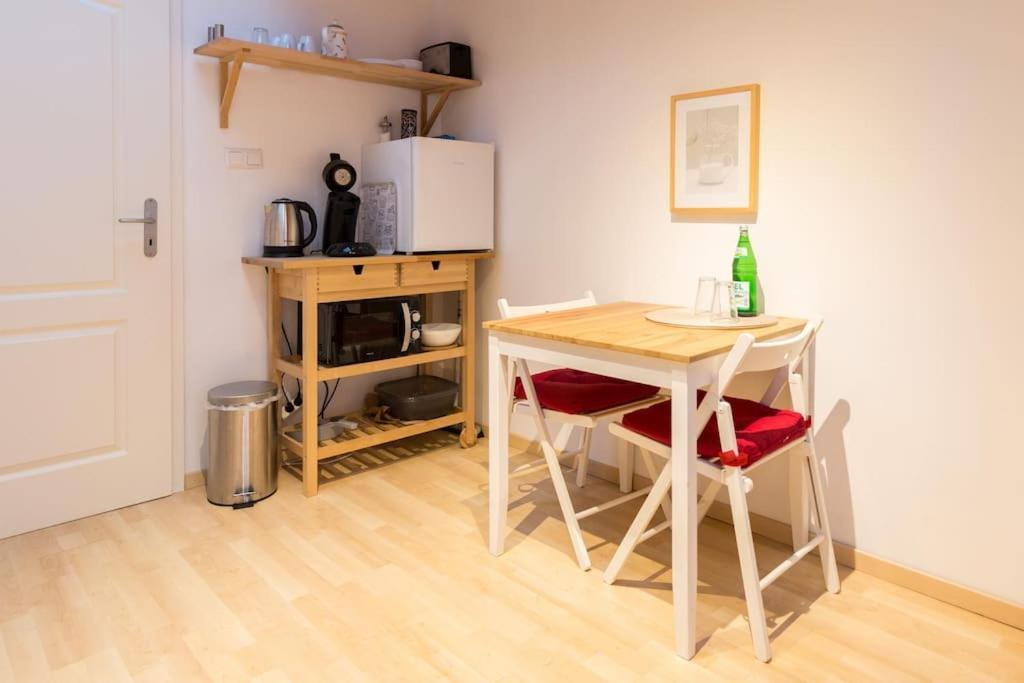 Apartment Wilhelmstr Fuer Bis Zu 3 Personen Brühl Exteriör bild